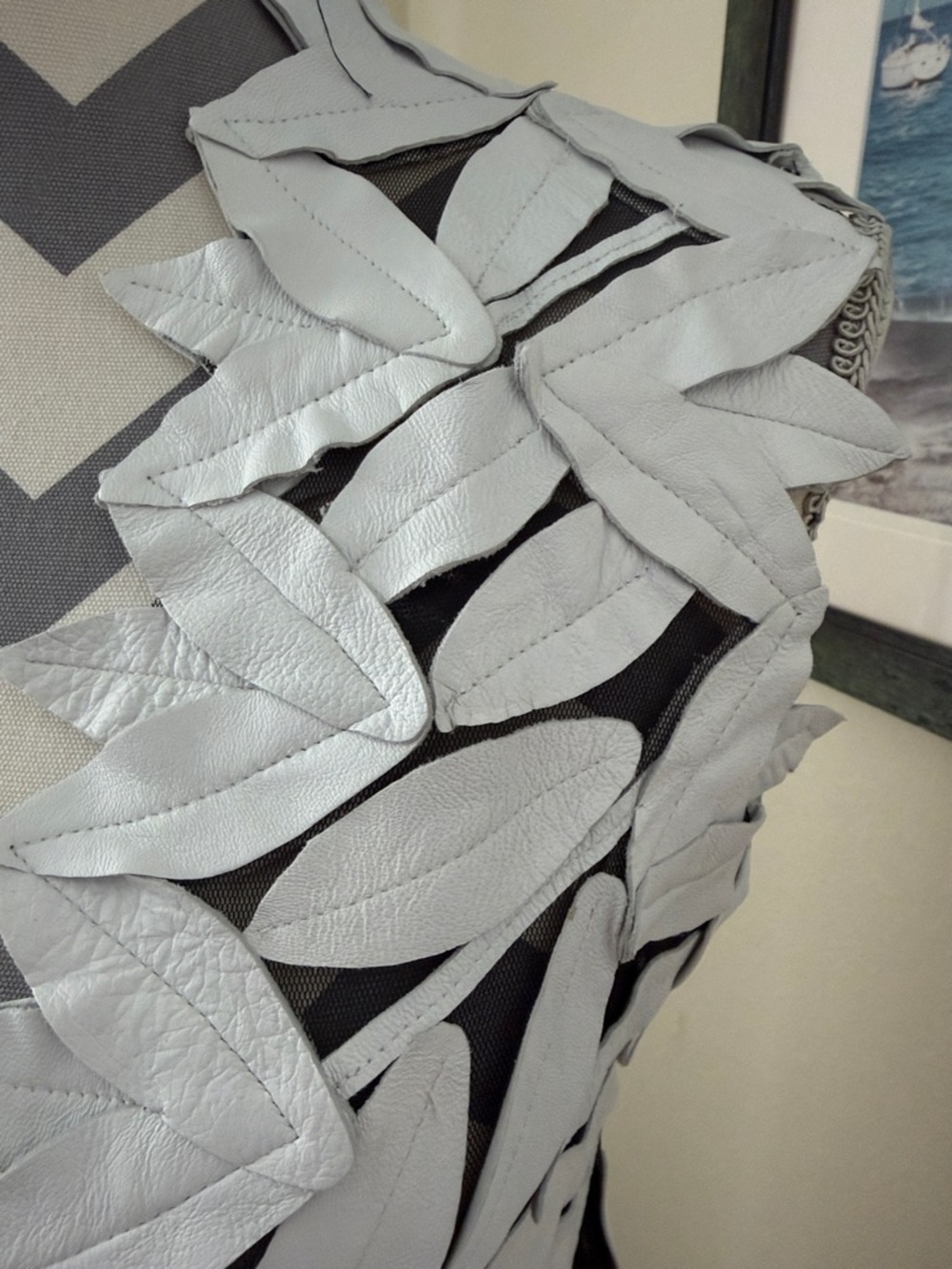 By Belgin FrancisWhite Leaf Appliqué Leather Overlay West - Picture 3 of 6